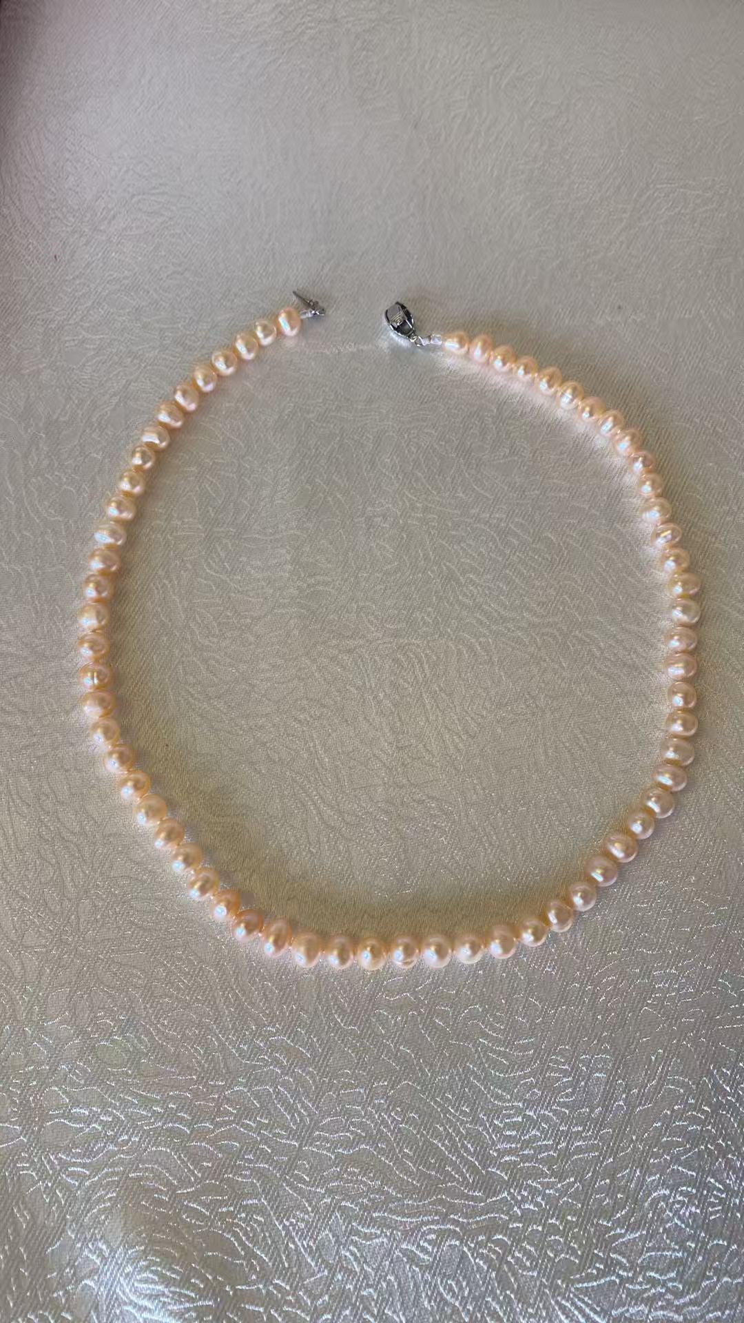 Bubbles peach, gold and white pearl strand necklace