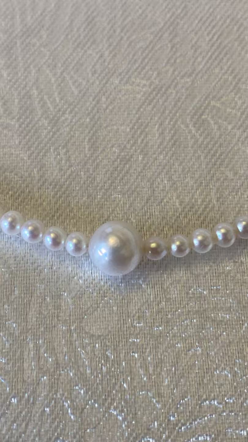 Close-up of 7.9mm brilliant white centre pearl